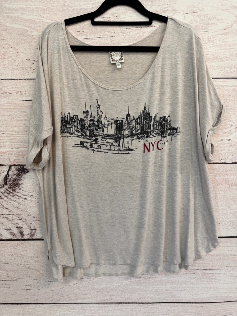 Light Gray Scoop Neck Tee with NYC Skyline Graphic